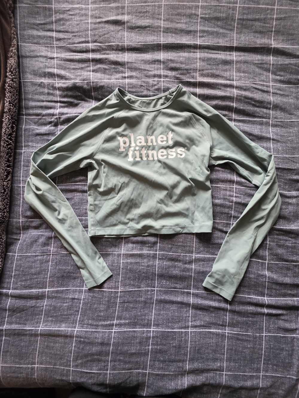 PLANET FITNESS Women's Sage Green Long-Sleeve Crop Top